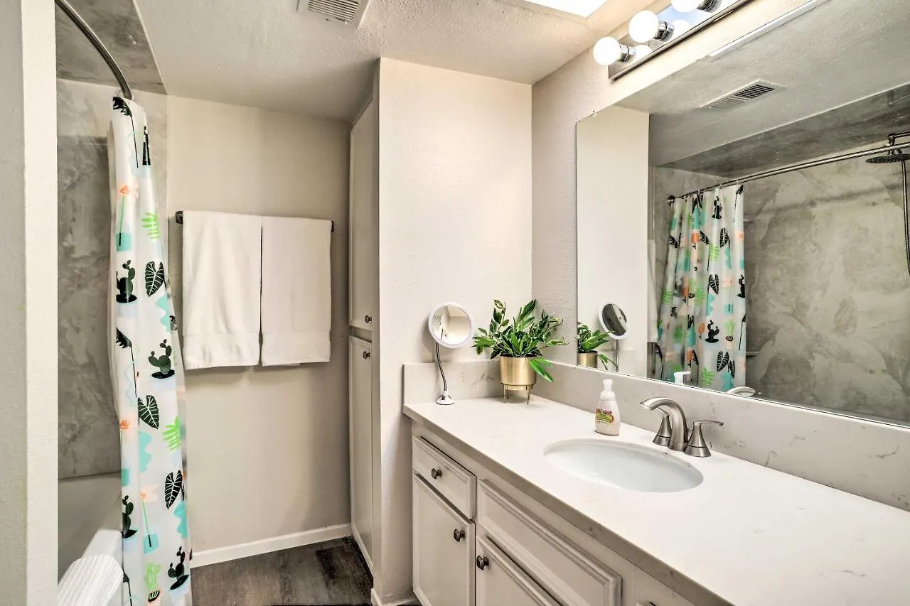 Mid-Century Modern Palm Springs Gem 1 Mi To Dtwn! Apartamento 0*,  Estados Unidos da América